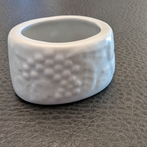 White Ceramic Leaf Napkin Ring Holders Set 5 Fall Country Classics Holiday Chic - Picture 9 of 12